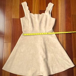 Gorgeous, light, soft, pink, scalloped dress size large